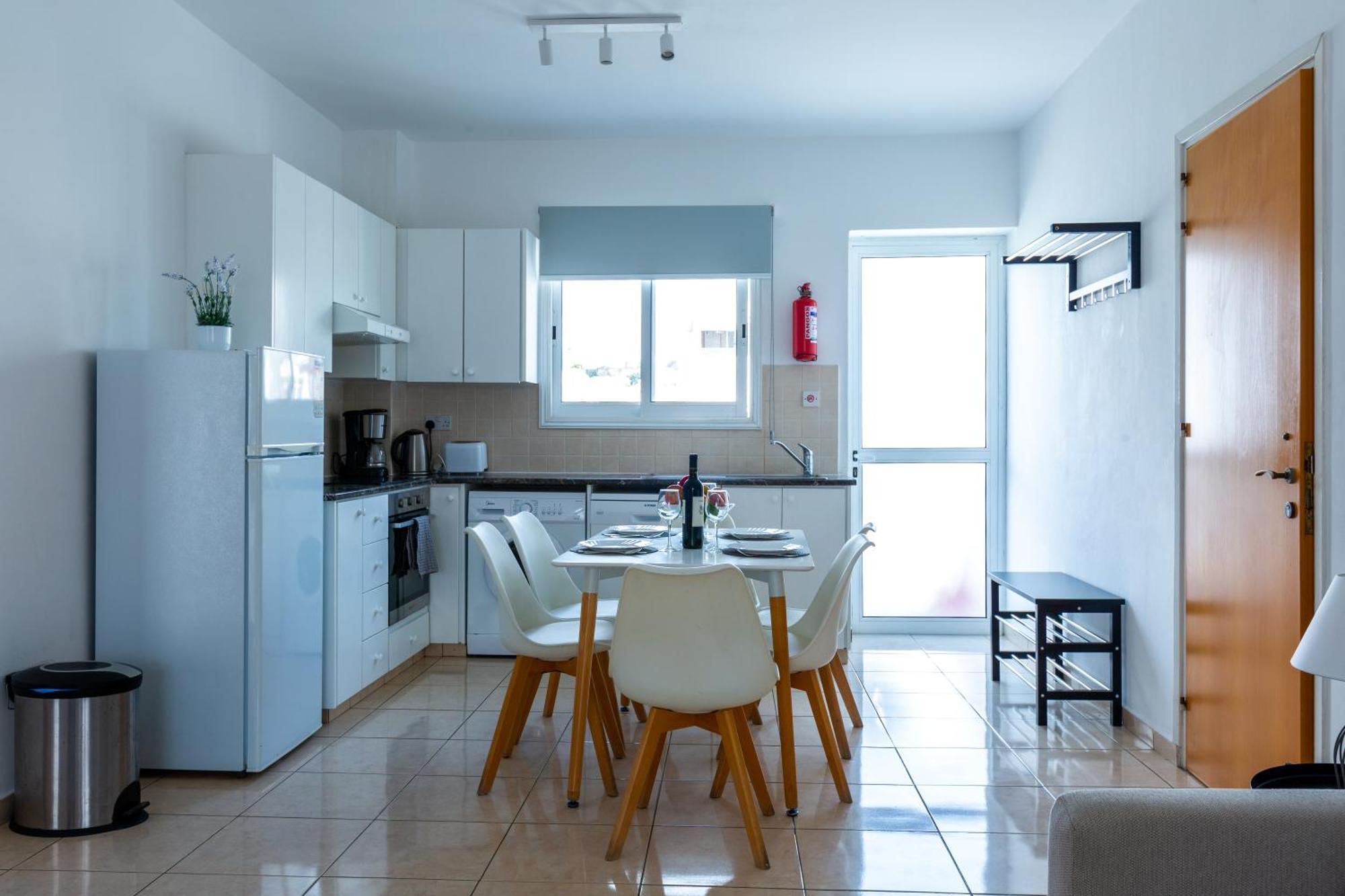 Beautiful 2 Bed Apartment With Great Views In Pafos Dış mekan fotoğraf